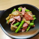 夏野菜の茄子とアスパラガス主役炒め。